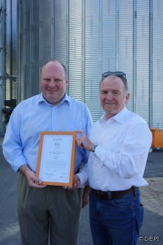 ENplus-Zertifikat für HMS-Holz-Chef Heinrich Seuffert