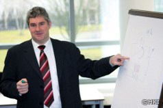 Frank Kienle erklärt Feuerstätten