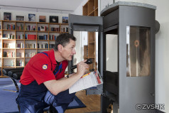 Sichtkontrolle bei Feuerstätte 