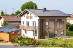 Familie Hövel wohnt in einem Sonnenhaus