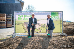 Stefan Ortner mit Vater beim Spatenstich